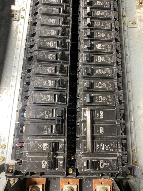 225 Amp. General Electric, AQF3422MBX, Panelboard, A Series, 208Y/120 V, 3 phase, 4 Wire, 42 Space - Image 6