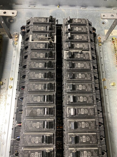 225 Amp. General Electric, AQF3422MBX, Panelboard, A Series, 208Y/120 V, 3 phase, 4 Wire, 42 Space - Image 7