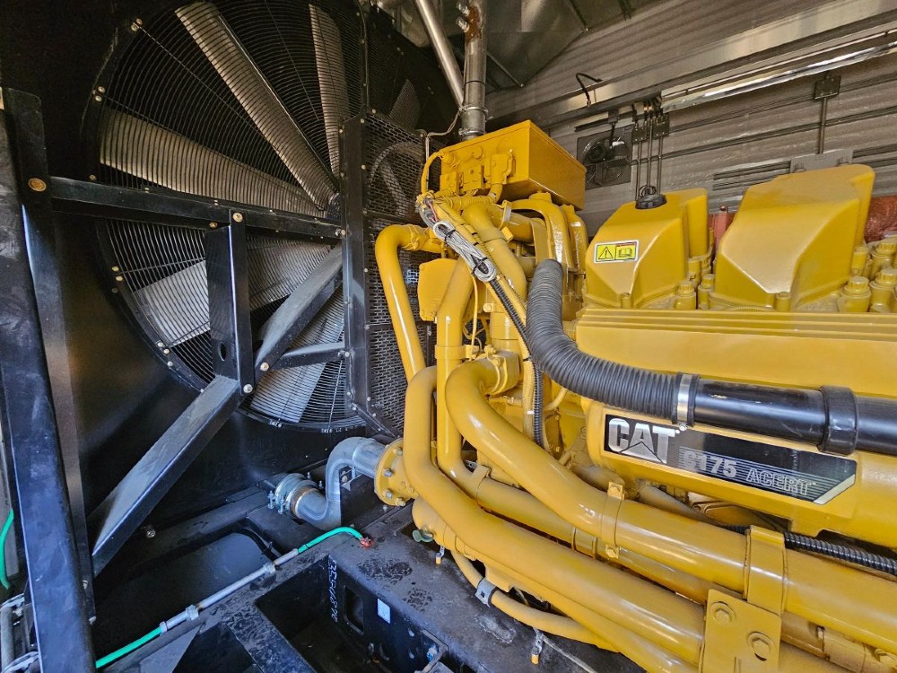 3100 KW Caterpillar #C175-16, diesel generator set, open-skid, 4160 Volts, 2015, new surplus - Image 6