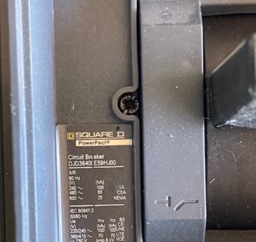 Square D, DJD36400E59HJ00 & DJD36600E59HJ00, used but it in new condition (25-25 each) - Image 1