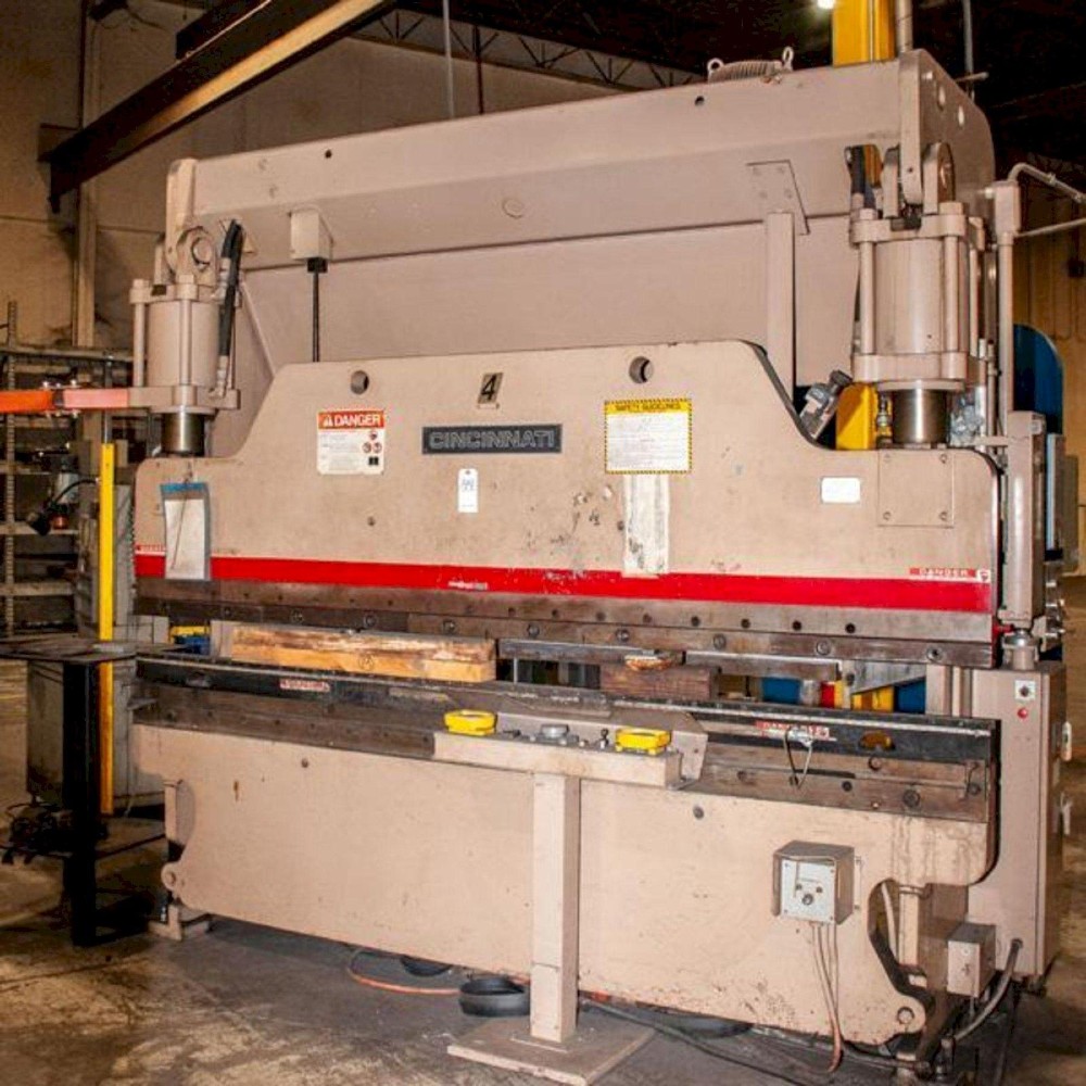 135 Ton, Cincinnati #135CB8, hydraulic press brake, 10' overall, 102" between housing, 8" stroke, 7" throat - Image 1