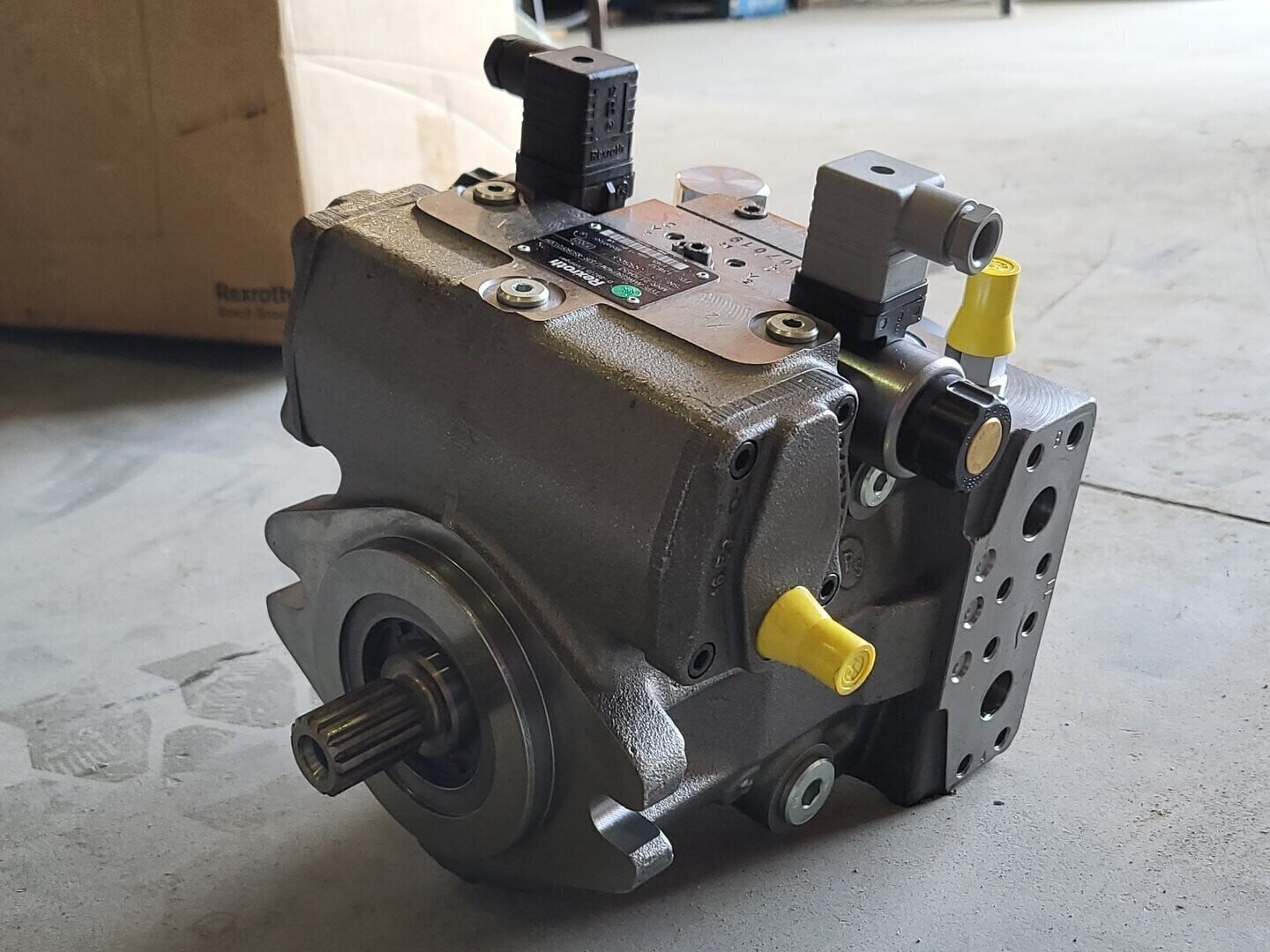 Rexroth #AA4VG28EP4DM1/32R-NSC60F013DH, Axial Piston Pump w/Gear Pump, 28 cm3/rev, 5800-6500 psi, 1765 RPM - Image 7