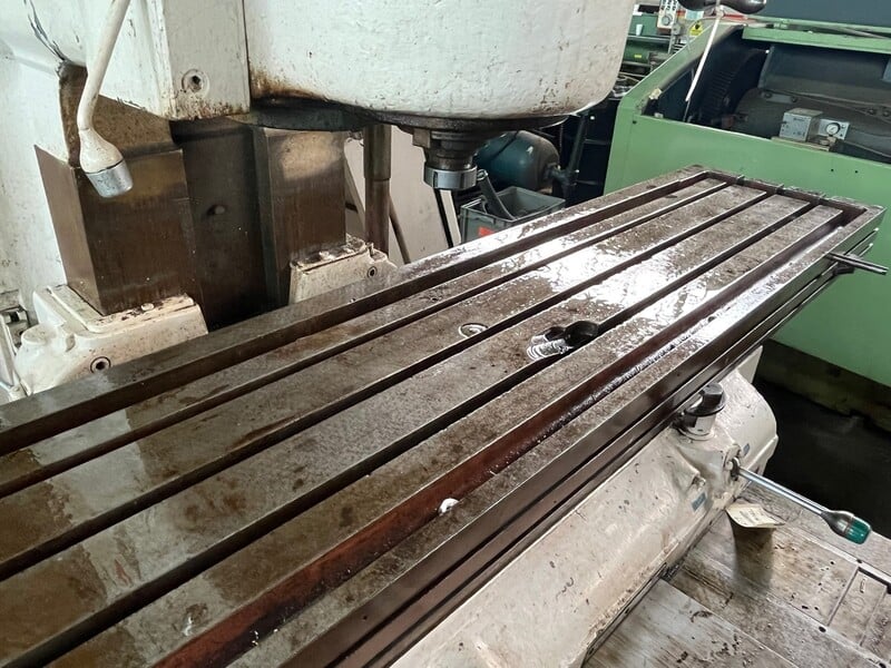 Cincinnati Milacron #LA High-Power, dial-type vertical mill, 20" x104-1/2" table, motor on knee - Image 5