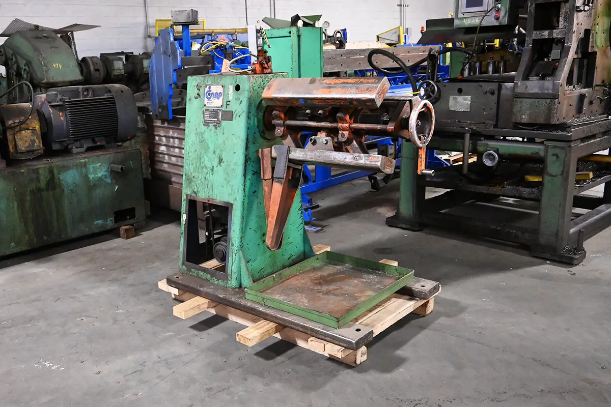 2500 lb. CWP #2500-18M, single uncoiler, 18" width, 48" outside dimensions, 15"-20" ID, 3-arm manual - Image 2