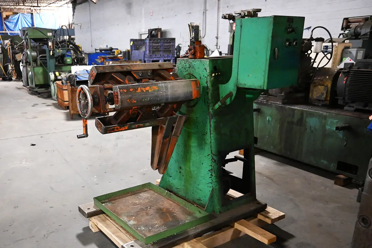 2500 lb. CWP #2500-18M, single uncoiler, 18" width, 48" outside dimensions, 15"-20" ID, 3-arm manual - Image 7