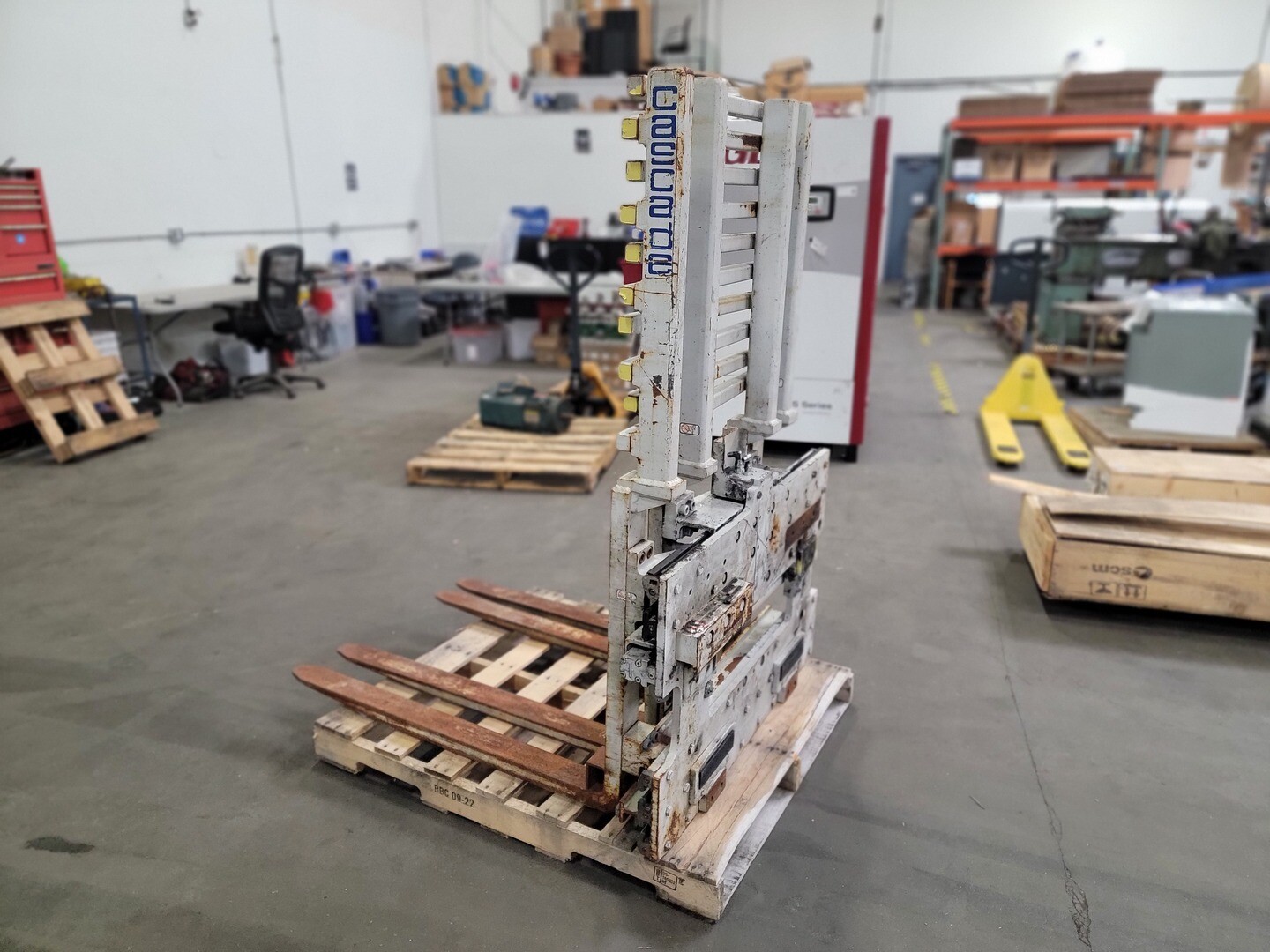 Cascade #55E-FDS-2011, Single-Double Pallet Handler, 6000 lb., 42 " fork length, sideshift, S/N SPR 547704-2 - Image 6