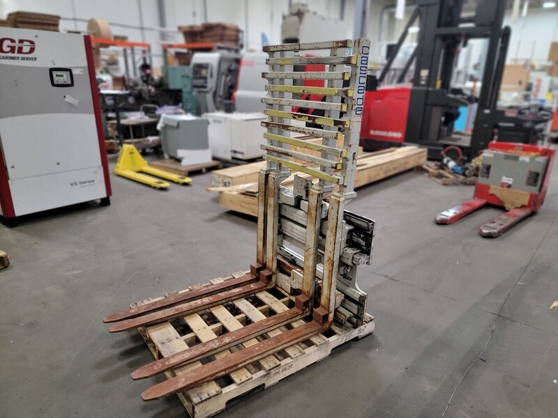 Cascade #55E-FDS-2011, Single-Double Pallet Handler, 6000 lb., 42 " fork length, sideshift, S/N SPR 547704-2 - Image 8