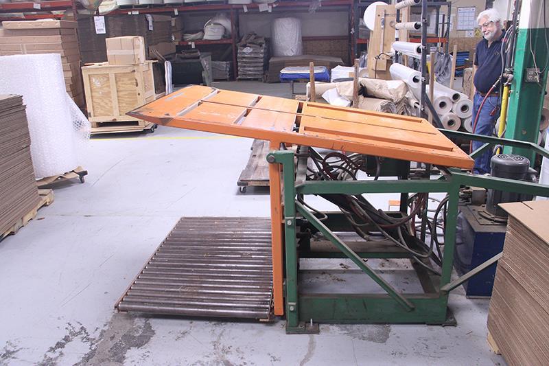 Nichols #300, Carton Layback Machine, 300 lb. capacity, 6' x 4' platform, 4" bore x 20" stroke cylinder - Image 1