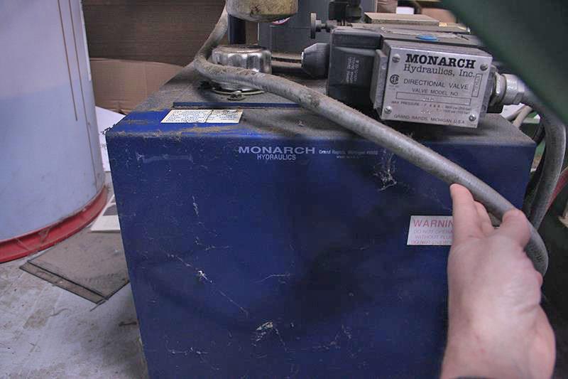 Nichols #300, Carton Layback Machine, 300 lb. capacity, 6' x 4' platform, 4" bore x 20" stroke cylinder - Image 7