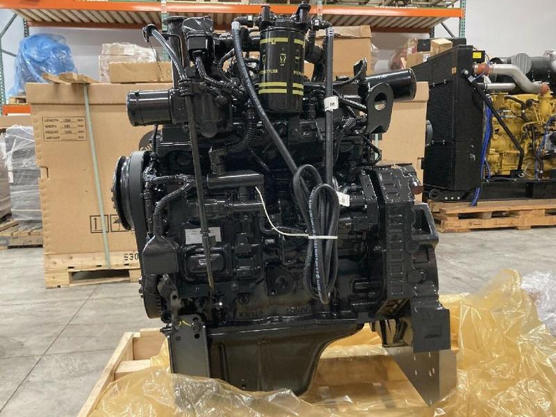 121 HP Komatsu #SAA4D107E-3, Engine Assembly, new surplus - Image 5