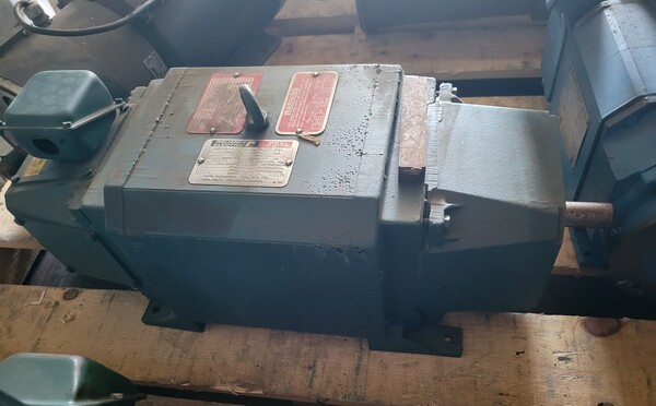 5 HP 2500 RPM Reliance, Frame DC2112ATCZ, TENV, 180 VA, 100/200 VF - Image 1