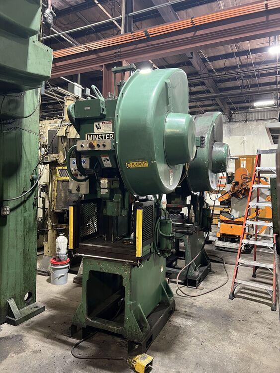 45 Ton, Minster #5SS, gap frame, 3" stroke, 12.75"Shut Height, air clutch, 150 SPM, 28" x 18" bed, 2001 - Image 2