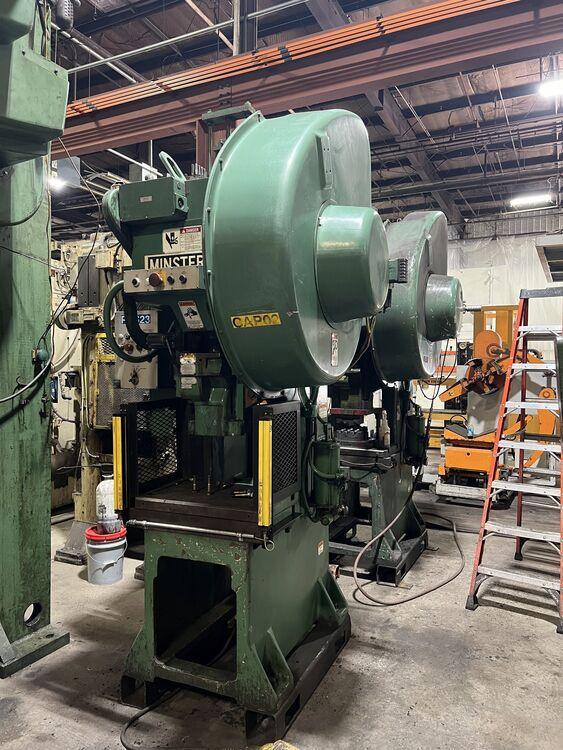 45 Ton, Minster #5SS, gap frame, 3" stroke, 12.75"Shut Height, air clutch, 150 SPM, 28" x 18" bed, 2001 - Image 3