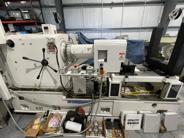 Nagahama Schenck #400-VBRM, engine balancing machine, 23.62" max length, 2015 - Image 1