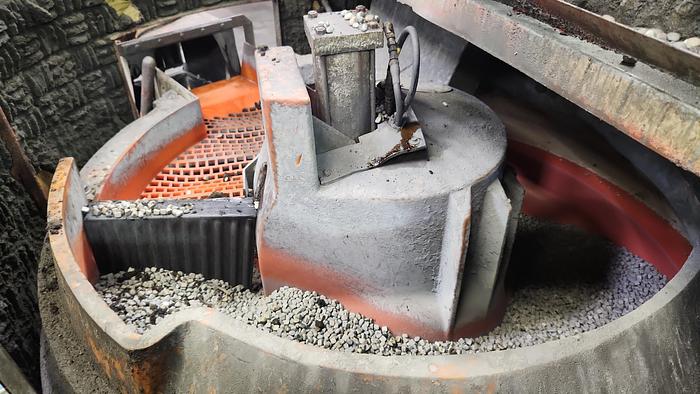 20 cu.ft. Almco #OR-20VA, 60" heavy duty vibratory finishing bowl, automatic system, 1985 - Image 5