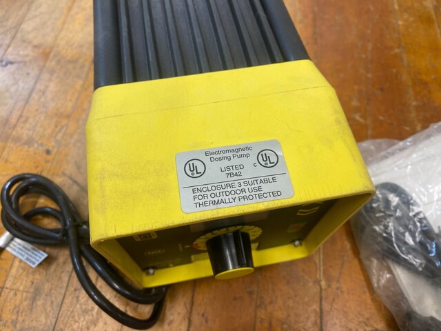 Milton Roy #C931-311SI Microprocessor Dosing Pump 120VAC 3.50A 8.00GPH 60 PSI - Image 2