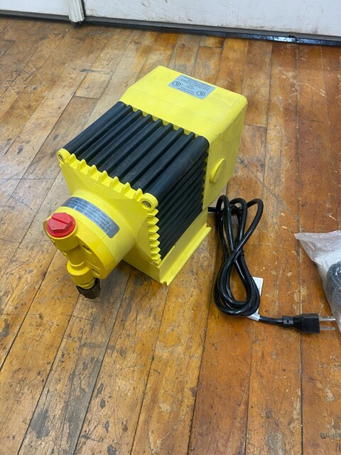 Milton Roy #C931-311SI Microprocessor Dosing Pump 120VAC 3.50A 8.00GPH 60 PSI - Image 6