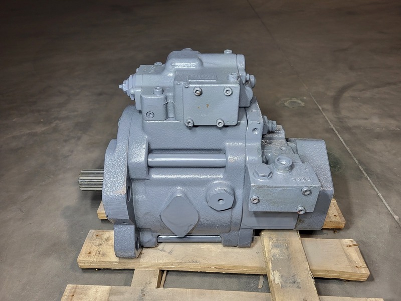 Hitachi #4447867, piston pump, new surplus - Image 9