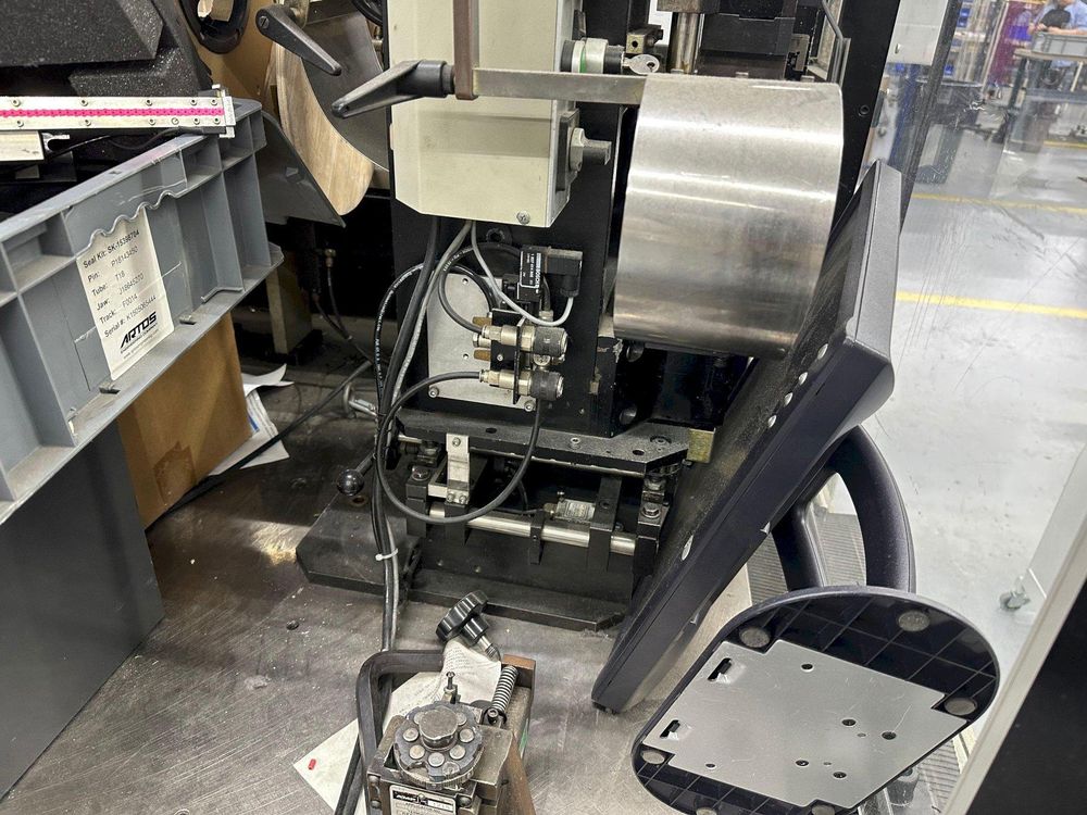 Megomat #ASM-3300-U, wire cutting & processing machine, APE 300 crimping station, 1997 - Image 7