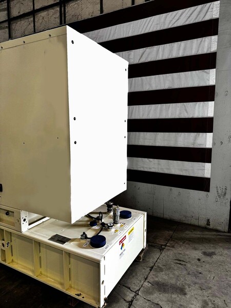 150 KW Model #EPG150P, diesel generator, sound attenuated enclosure, 277/480 Volts, critical silencer, new - Image 4