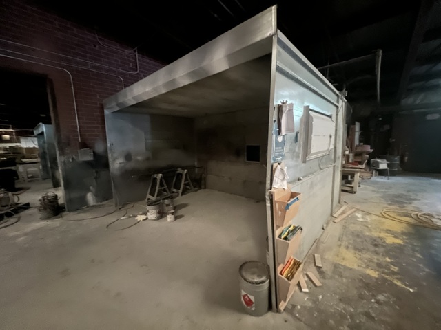Spray booths, approx 15' x 12' (3 available) - Image 1