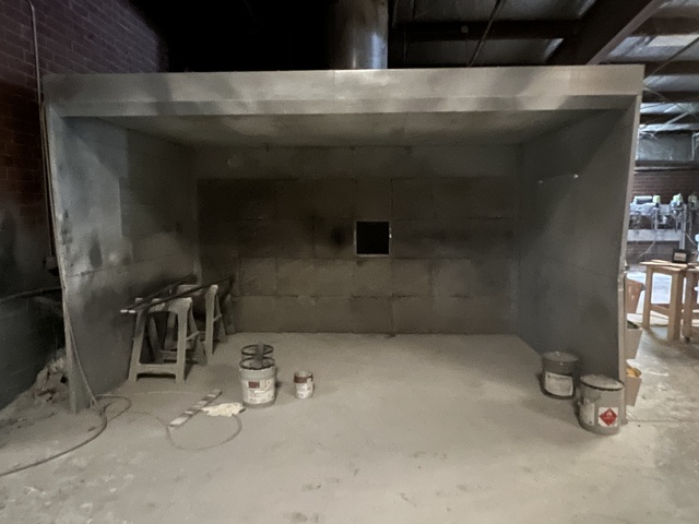 Spray booths, approx 15' x 12' (3 available) - Image 2