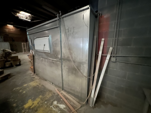 Spray booths, approx 15' x 12' (3 available) - Image 3