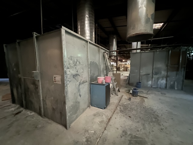 Spray booths, approx 15' x 12' (3 available) - Image 6