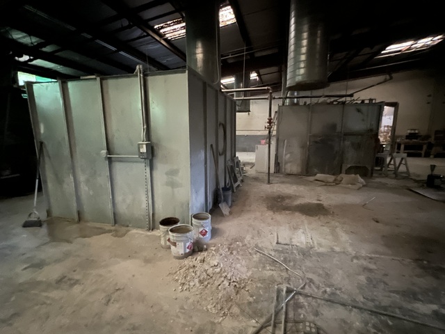 Spray booths, approx 15' x 12' (3 available) - Image 9