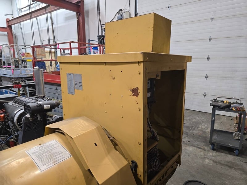 900 KW Caterpillar #3508, standby diesel generator set, 4160 Volts - Image 6
