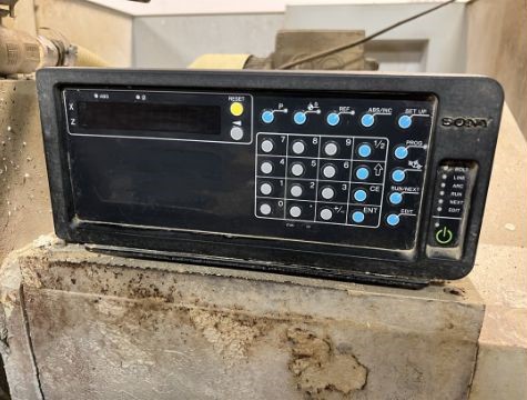 15" x 24" Supertec #G38P-60NC, Mitsubishi PLC control w/Heidenhain digital read out - Image 4