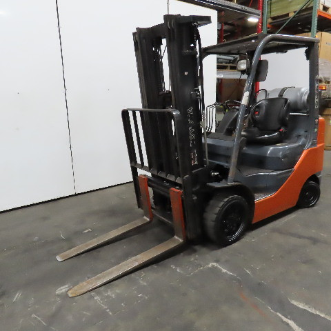 5000 lb. Toyota #8FGCU25, 3 stage LP gas forklift, 189" lift, 42" x 4" forks 2016 - Image 3