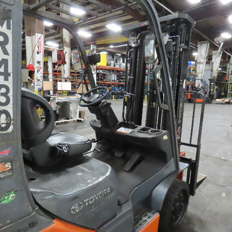 5000 lb. Toyota #8FGCU25, 3 stage LP gas forklift, 189" lift, 42" x 4" forks 2016 - Image 4