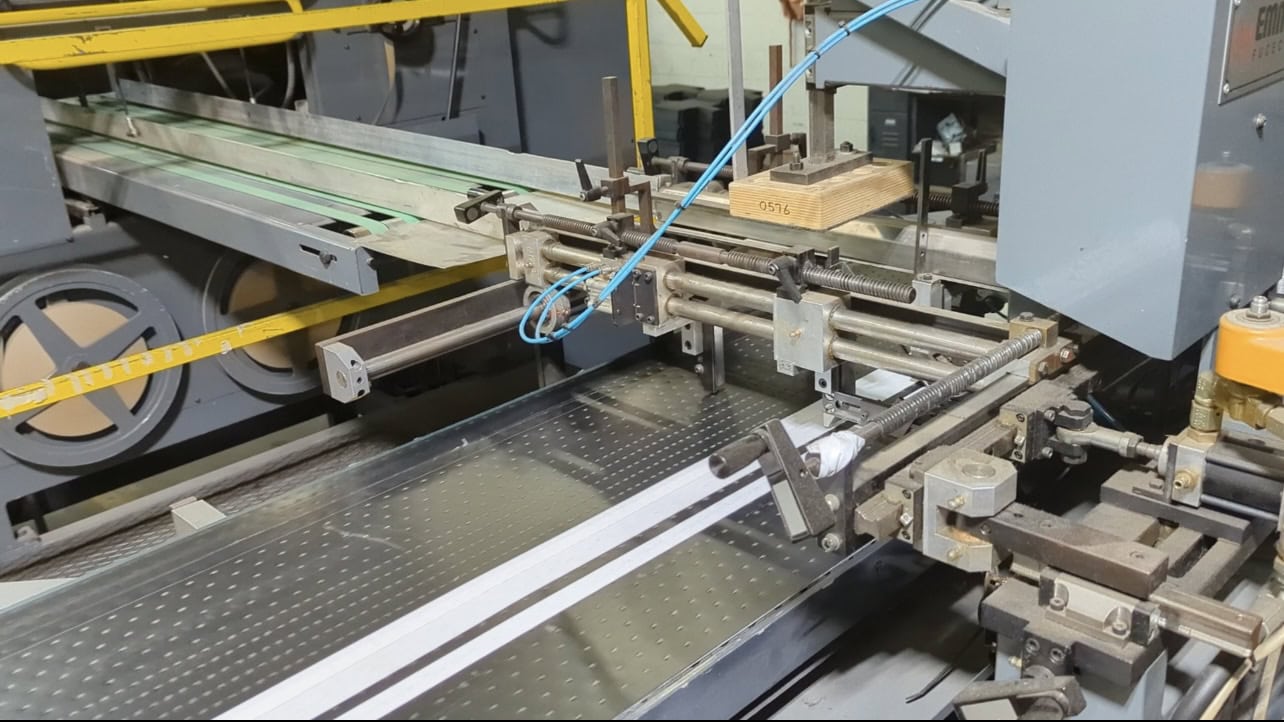 Emmeci #MC-92-HSB, Fully Automatic Rigid Box Line, Wrapper Discharge, 110 PSI - Image 7