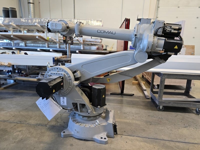 Comau Smart5 #NJ-220-2.7, 6-Axis foundry robot arm, 165 Kg wrist payload, new surplus, 2022 - Image 2