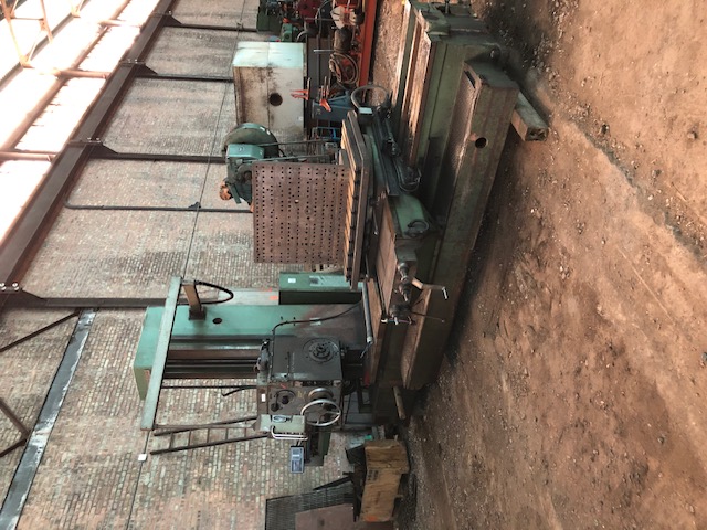 3.5" Tos #W9A, ISO 40, power draw bar, 39" x44" pwr rotary table, 3-Axis digital read out, 18 speeds: 28-1400 - Image 1