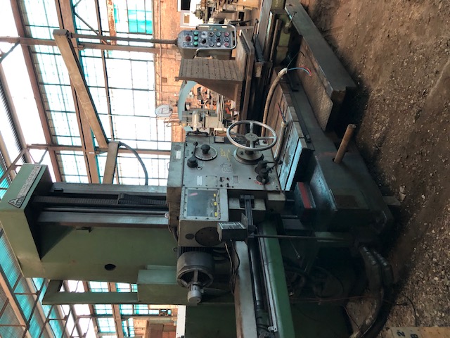 3.5" Tos #W9A, ISO 40, power draw bar, 39" x44" pwr rotary table, 3-Axis digital read out, 18 speeds: 28-1400 - Image 3
