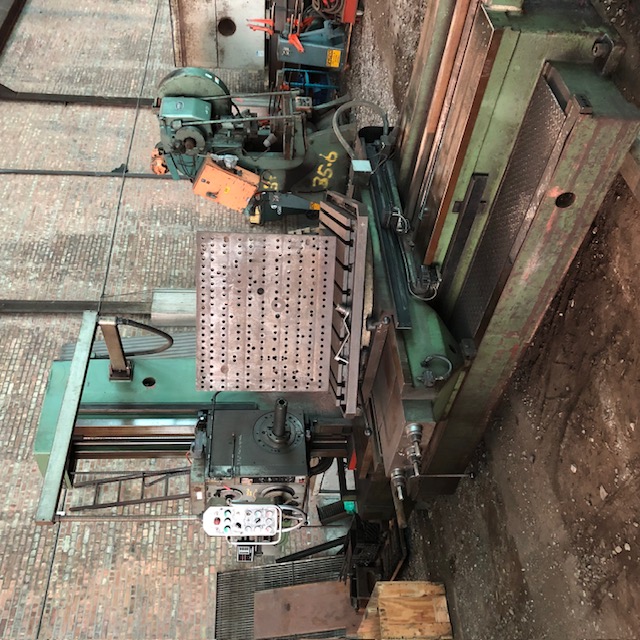 3.5" Tos #W9A, ISO 40, power draw bar, 39" x44" pwr rotary table, 3-Axis digital read out, 18 speeds: 28-1400 - Image 4