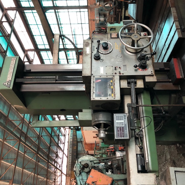 3.5" Tos #W9A, ISO 40, power draw bar, 39" x44" pwr rotary table, 3-Axis digital read out, 18 speeds: 28-1400 - Image 5