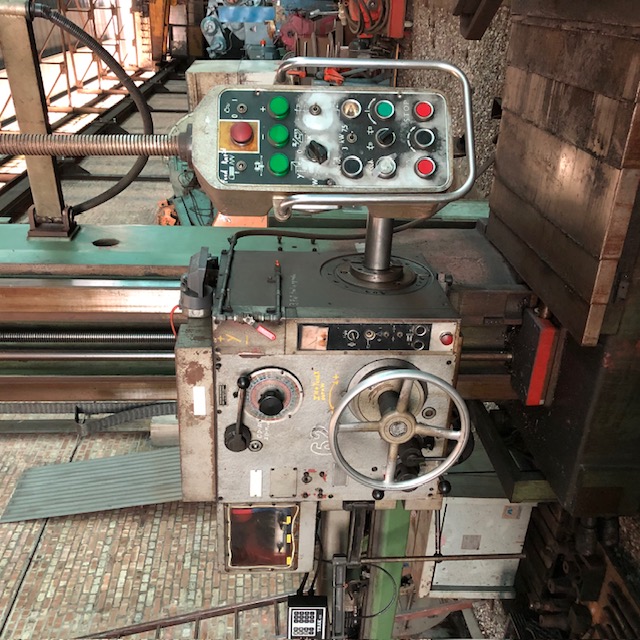3.5" Tos #W9A, ISO 40, power draw bar, 39" x44" pwr rotary table, 3-Axis digital read out, 18 speeds: 28-1400 - Image 6
