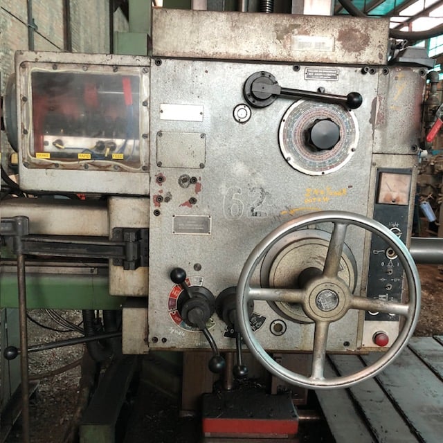 3.5" Tos #W9A, ISO 40, power draw bar, 39" x44" pwr rotary table, 3-Axis digital read out, 18 speeds: 28-1400 - Image 10