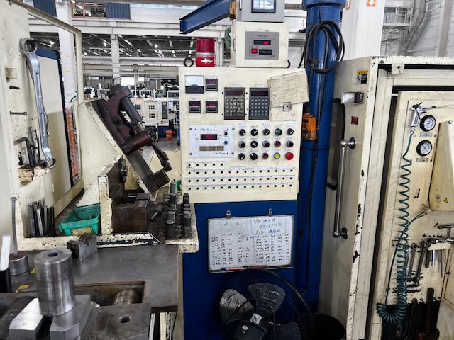 Asahi Okuma #AOT-16B, 2-die 2 blow heading machine, 4 feed rolls, 100 PPM, rebuilt 2012 - Image 6