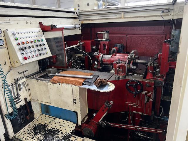 Asahi Okuma #AOT-16B, 2-die 2 blow heading machine, 4 feed rolls, 100 PPM, rebuilt 2012 - Image 7