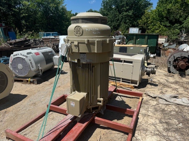 200 HP 895 RPM General Electric, Frame B509TP20, TEFC, HT, 1.15 service factor, unused surplus, 2300/4000 - Image 1