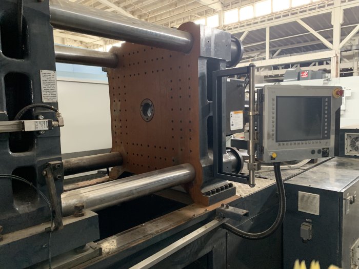 310 Ton, 26.6 oz., Cincinnati Milacron #MTS310, injection molder, 2.36" screw, 37" x37" platen, 36" x36" tie - Image 4