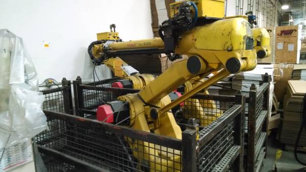 Fanuc, S-500, Robot, Slender arm design, includes all Controllers - Image 1