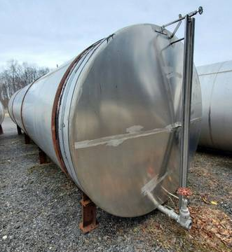 5800 gallon 304 Stainless Steel Horizontal Tank on legs, 82" H x 300" L, 2.5" fitting size - Image 5