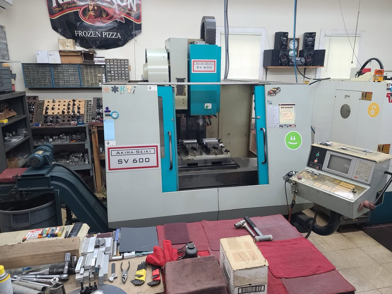 Akira-Seiki #SV600, CNC Vertical Machining Center, 40" X, 24" Y, 24" Z, 48" x 20" Table, 10000 RPM, 15 HP - Image 2