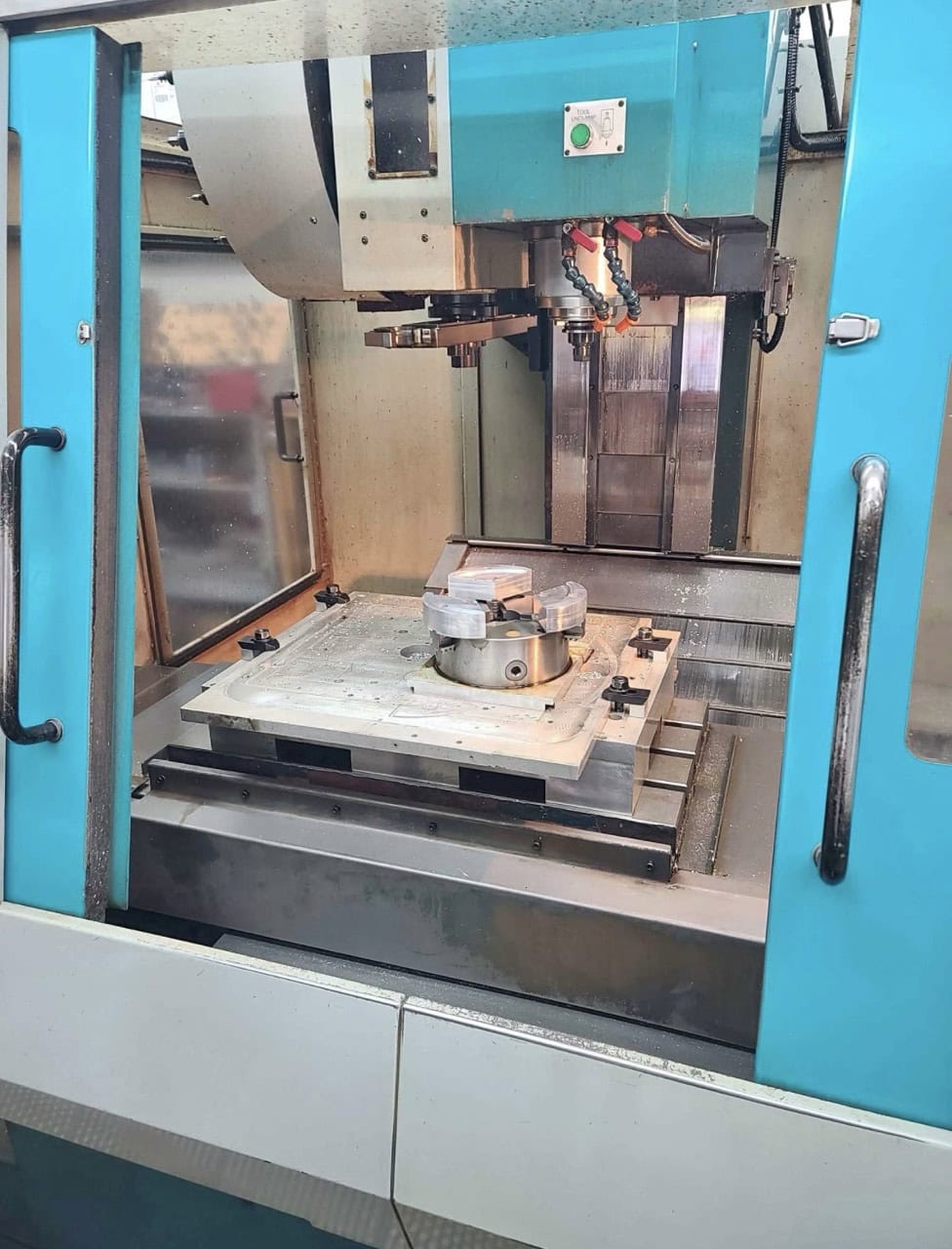 Akira-Seiki #SV600, CNC Vertical Machining Center, 40" X, 24" Y, 24" Z, 48" x 20" Table, 10000 RPM, 15 HP - Image 3