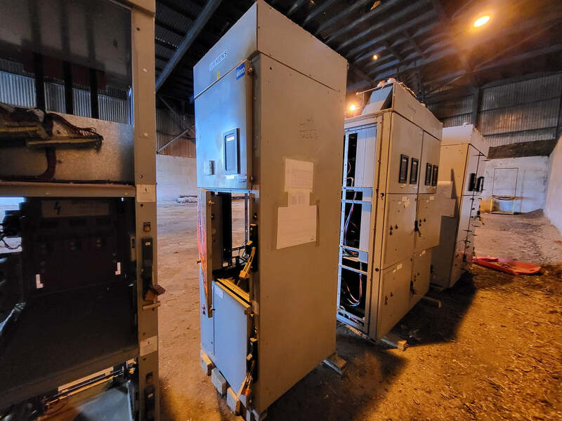Siemens, Series 81000, 4160 Volts, One-Column Motor Control Center (MCC) Section - Image 1